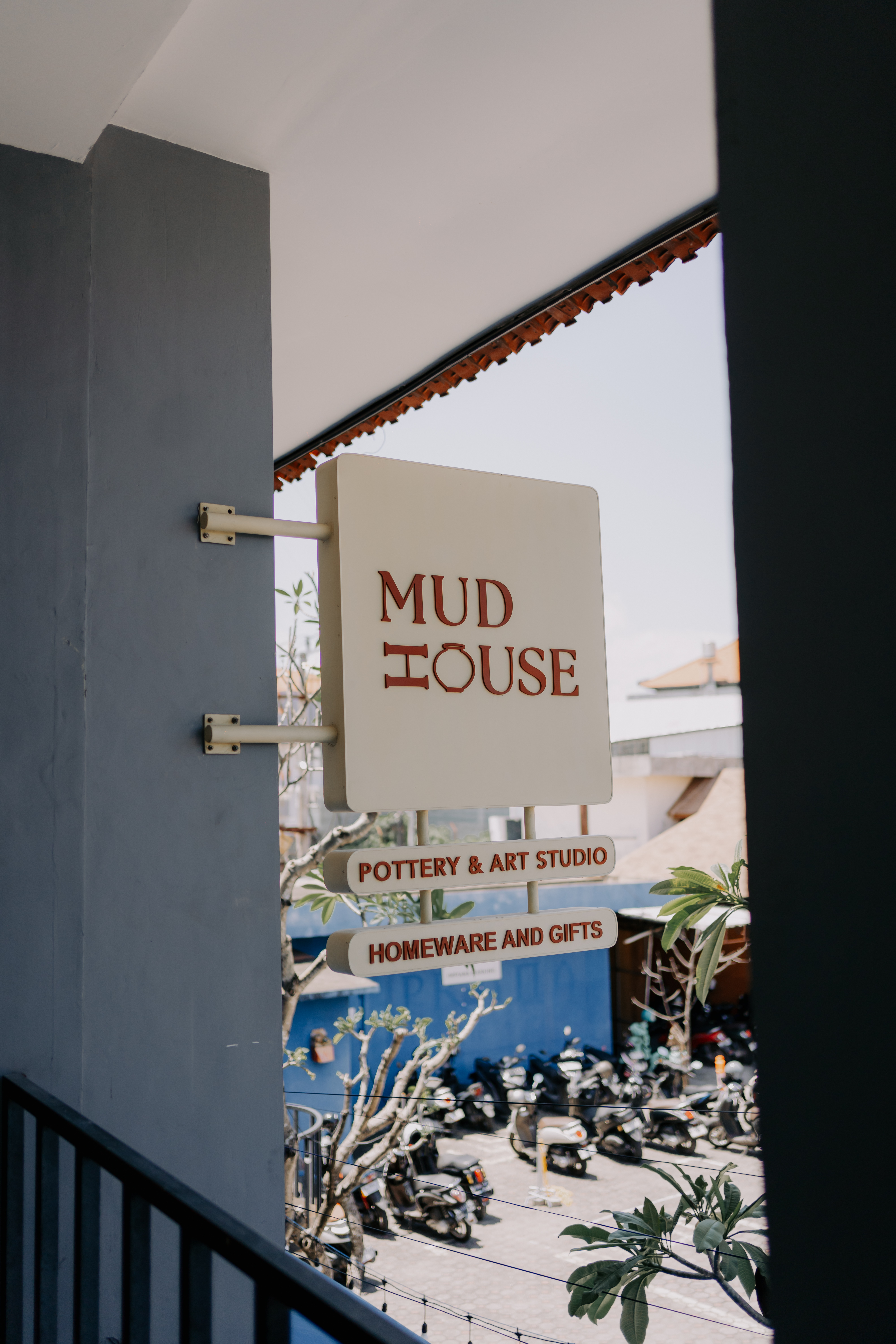 Air-dry clay sculpting workshop at Mud House